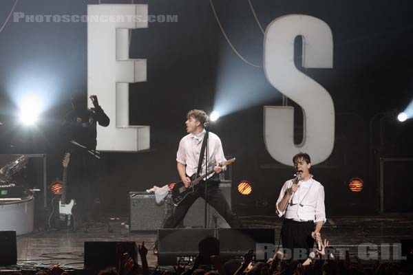 THE HIVES - 2012-11-29 - PARIS - Zenith - Per Almqvist - Niklas Almqvist